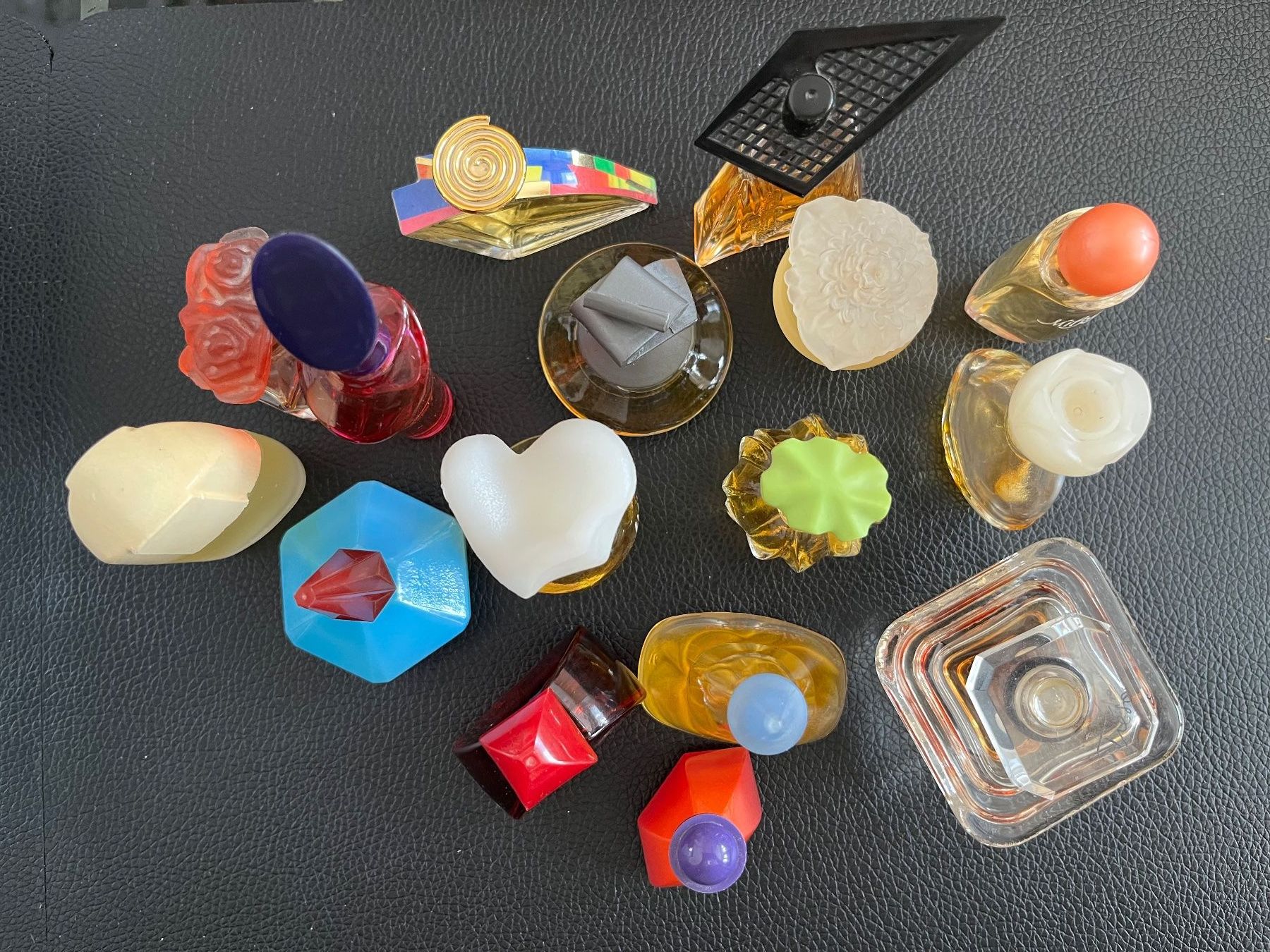 Parfum & Eau de Toilette: 16 Miniaturen Parfum verschiedene Groessen – Gebraucht aus Neuenhof von Mastermind-73