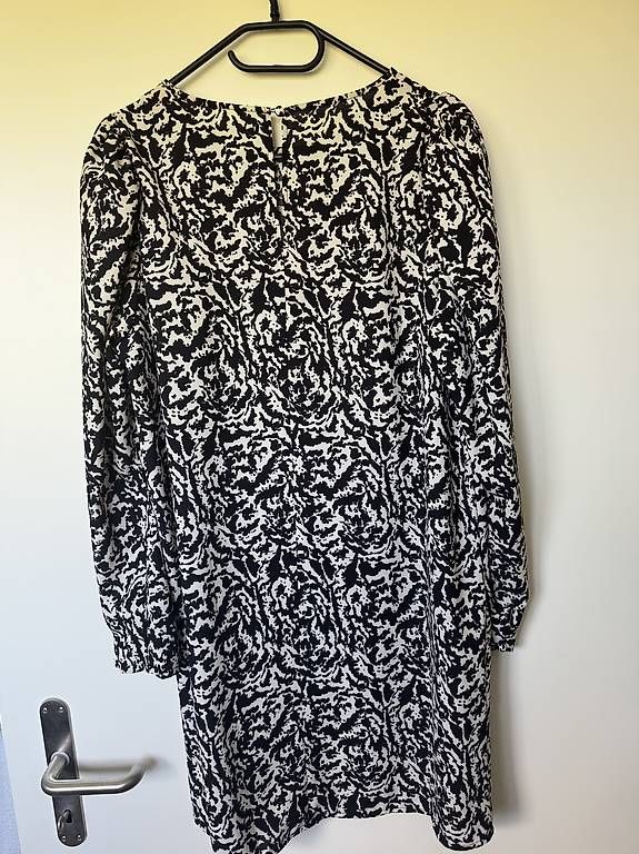 H&M Vestiti: Schönes Kleid – Usato da Zürich venduto da cha_7n8s 4