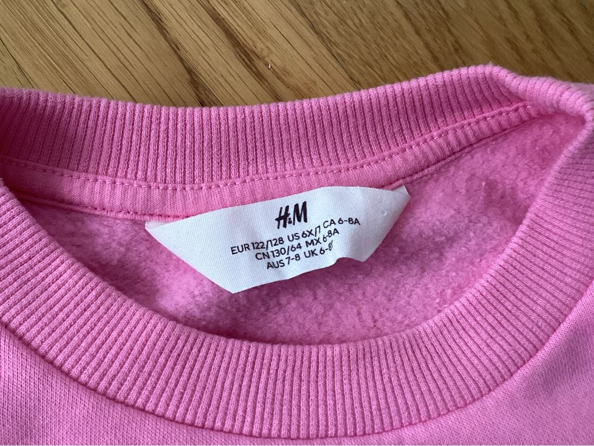 H&M Maglioni & Felpe: H&M Pulli mit Einhorn 🦄 , Grösse 122/128. – Usato da Arlesheim venduto da Swiss_family 6