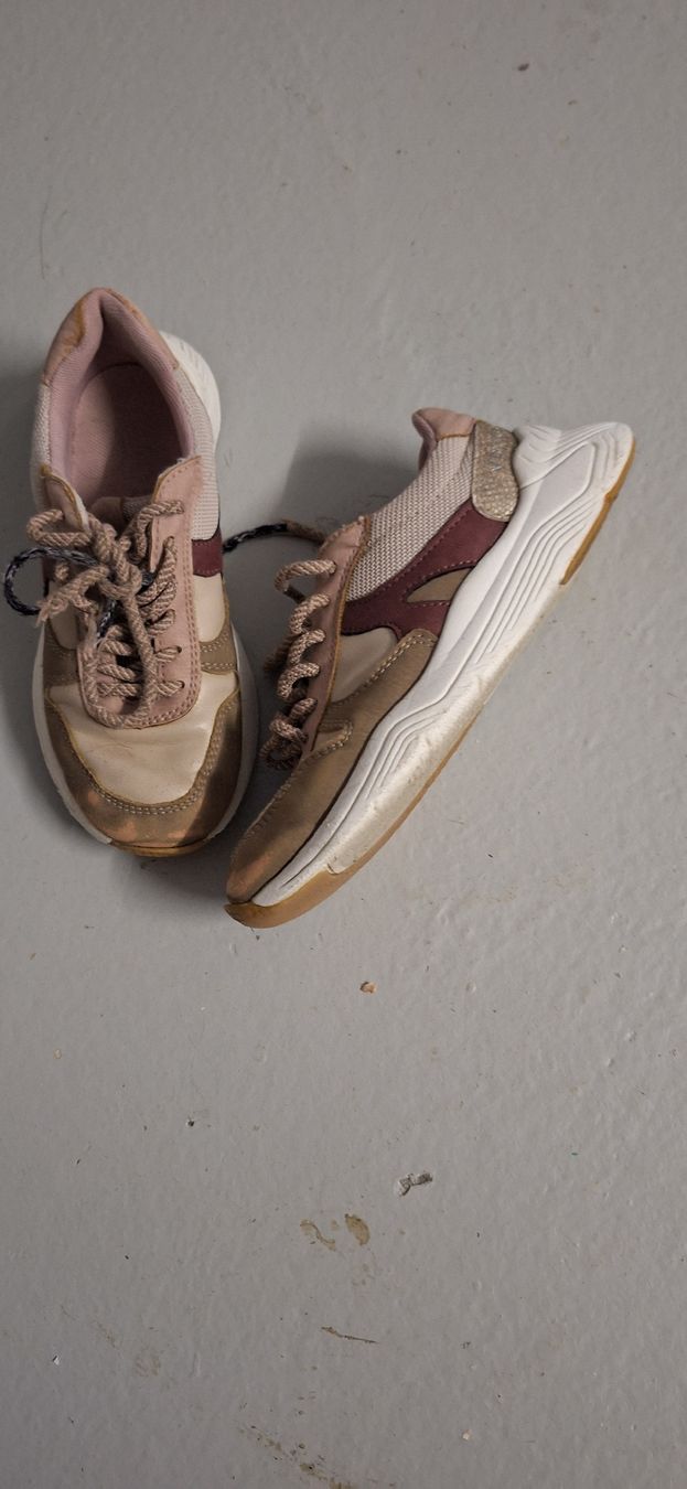 Scarpe da uomo: Turnschuhe grösse 33 – Usato da Othmarsingen venduto da Dijana1985 1