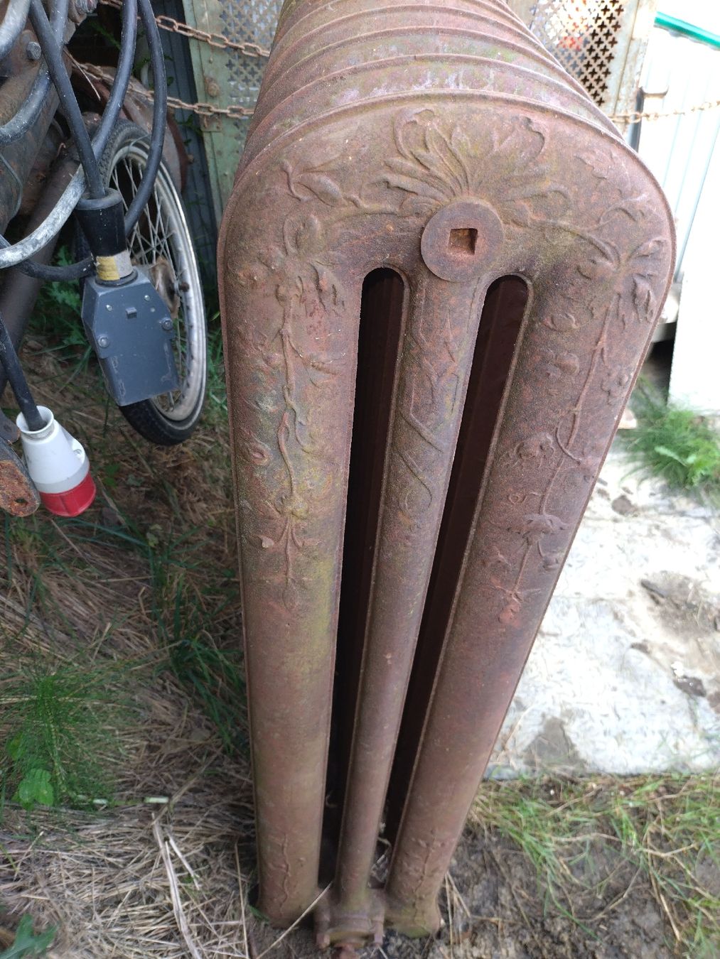 Radiatori: Antiker gussradiator  – Usato da Berlingen venduto da Hampison 2