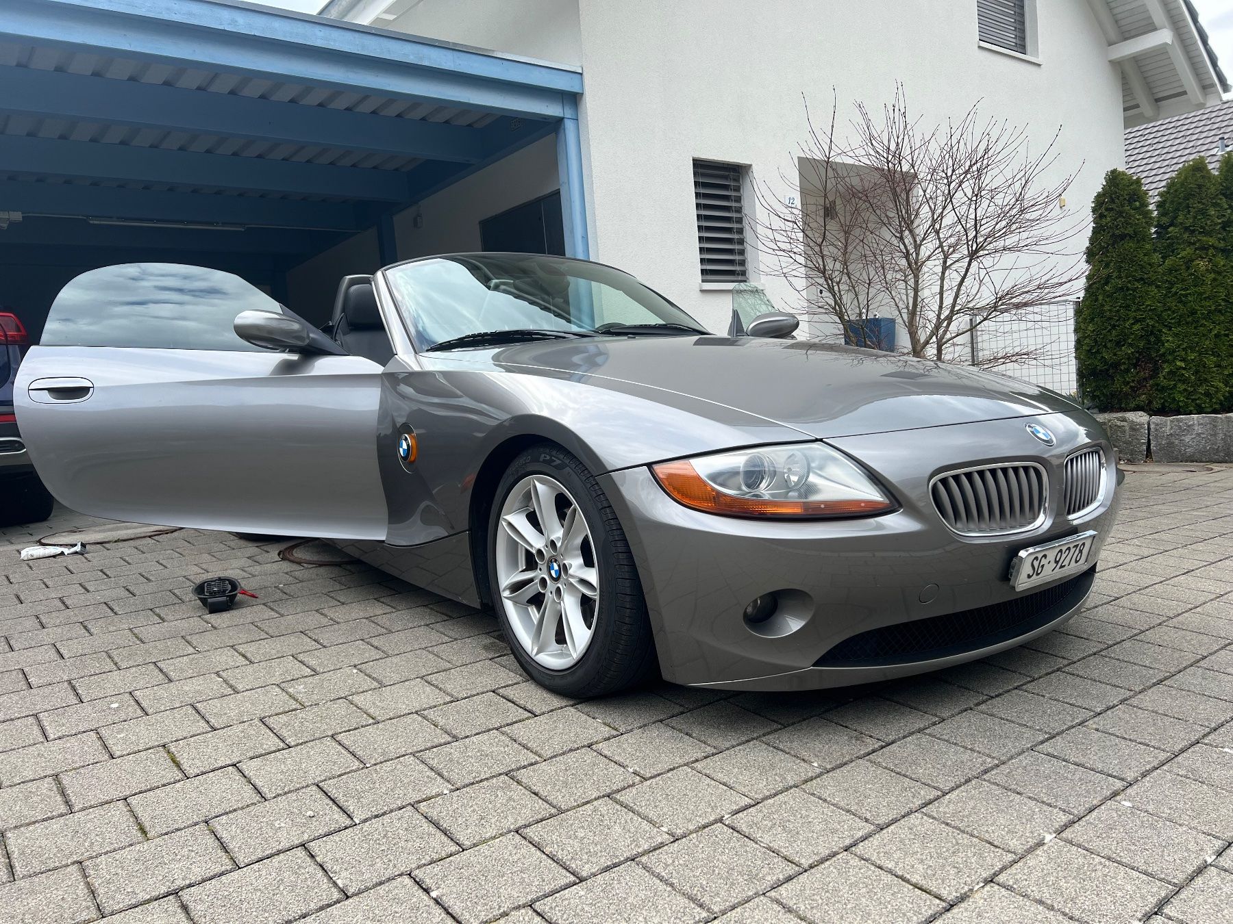 BMW Autos: BMW Z4 Roadster 3.0 Cabrio – Gebraucht aus Schänis von donpico