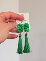 Boucles d'oreilles vertes Lovisa avec pompons – Parfaites...