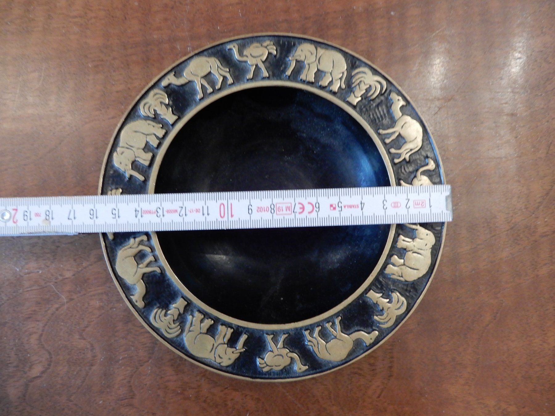 Coupes: Schale mit Tiermotiv und Messingrand Durchmesser 16cm – D'occasion à Erstfeld par Mario_boe0 1