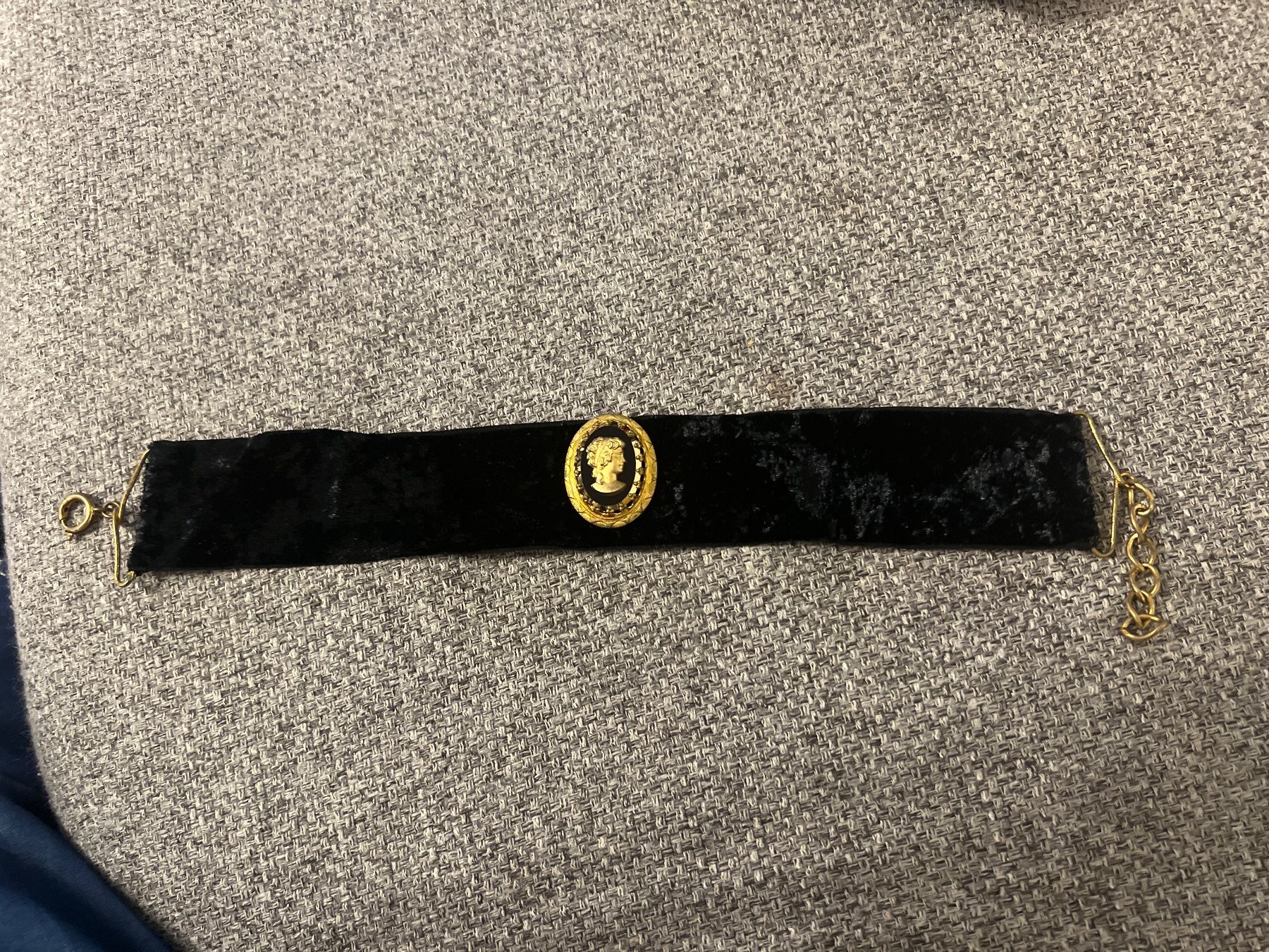Ketten: Choker mit Cameo Anhänger – Gebraucht aus Uznach von Ya_x7x6 1