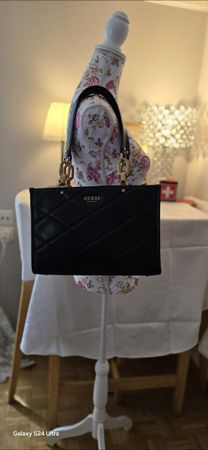 Schicke schwarze Guess Handtasche - Noch nie gebraucht 🌲🎁