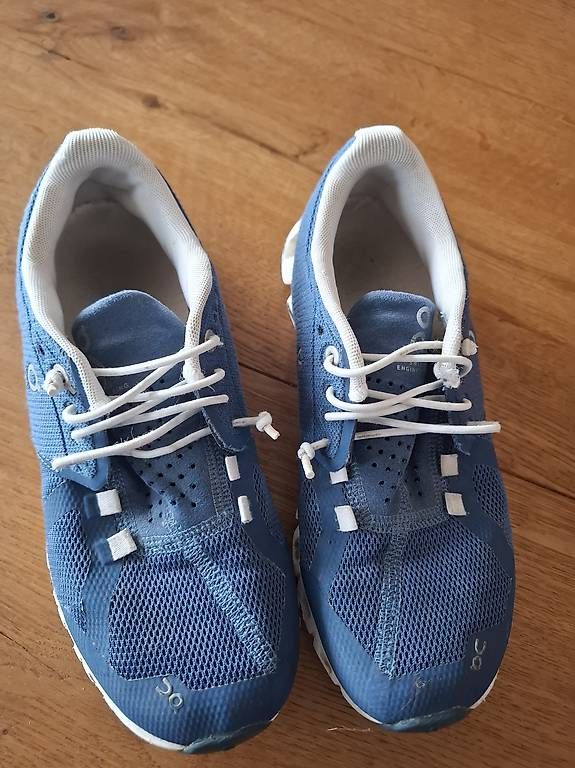 Scarpe da uomo: Gut erhaltene ON Cloud Schuhe Gr. 36 – Usato da Langendorf venduto da grimmengasse 2