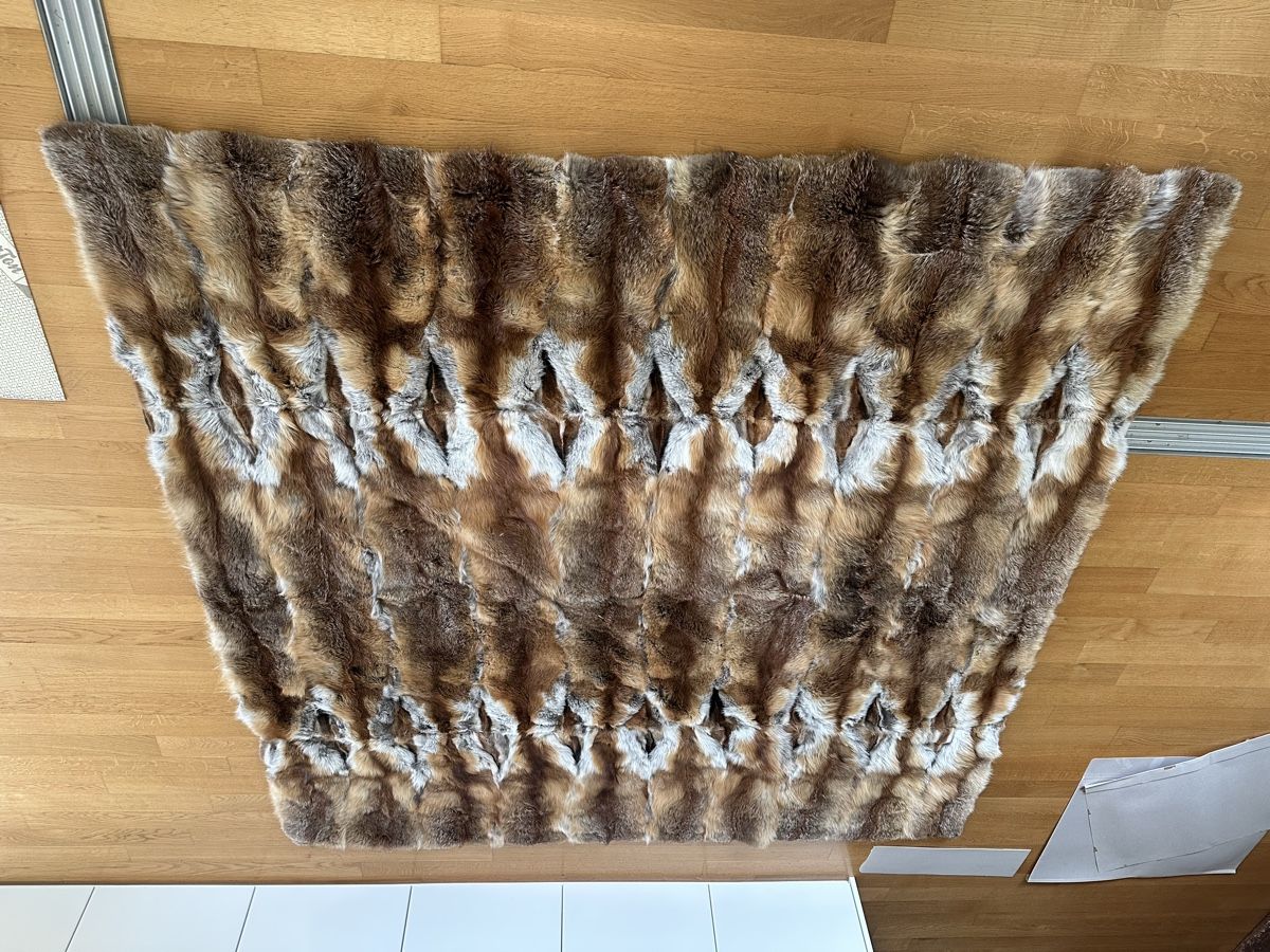 Coperte: Grosse Decke aus Fuchsfellen – Usato da Basel venduto da eucalyptica 3