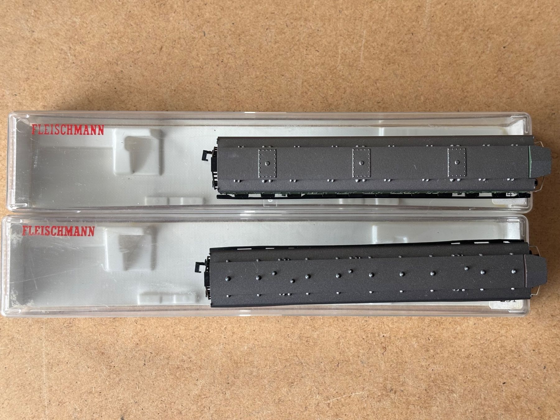 Fleischmann Modelleisenbahnen: 2x Fleischmann 8801-8802 Personenwagen – Neu und originalverpackt aus Hauterive NE von eriamch 1