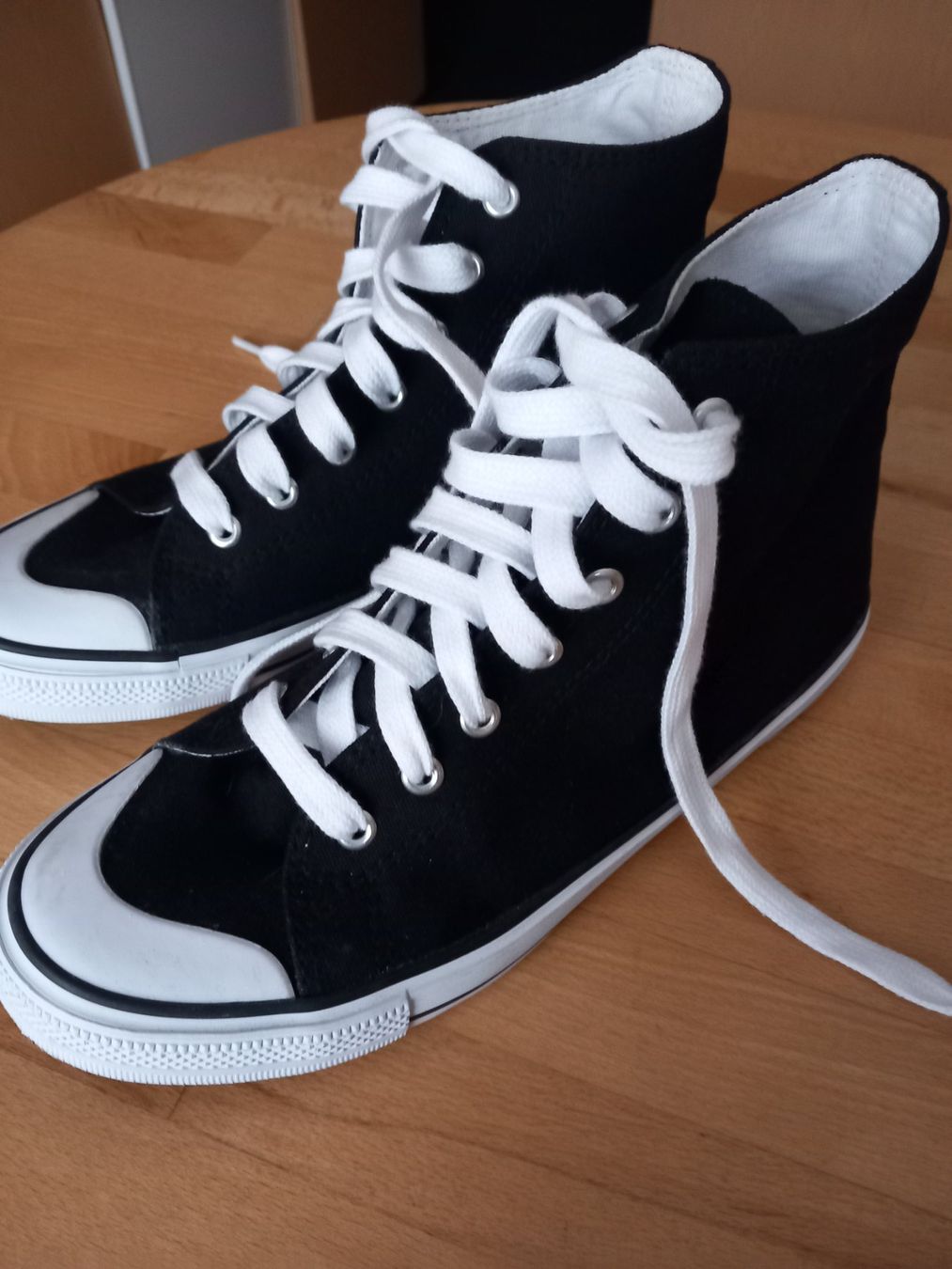 Scarpe da donna: Turnschuhe aus Stoff – Nuovo (secondo la descrizione) da Trüllikon venduto da rowdy70