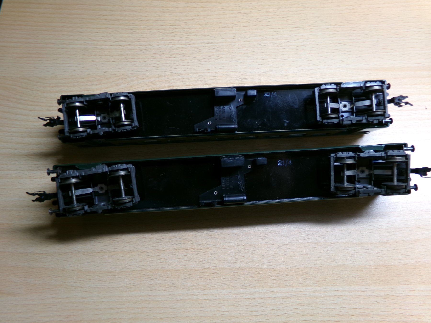 Fleischmann Modellini di ferrovie: Fleischmann H0 2xAnhänger 2.Klasse H0 – Usato da Hombrechtikon venduto da Se9 3