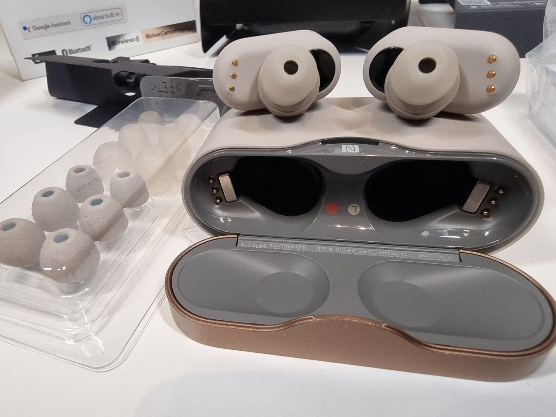 Sony Cuffie: SONY WF-1000XM3 écouteurs – Nuovo (secondo la descrizione) da Carouge GE venduto da pro_xrm5 5