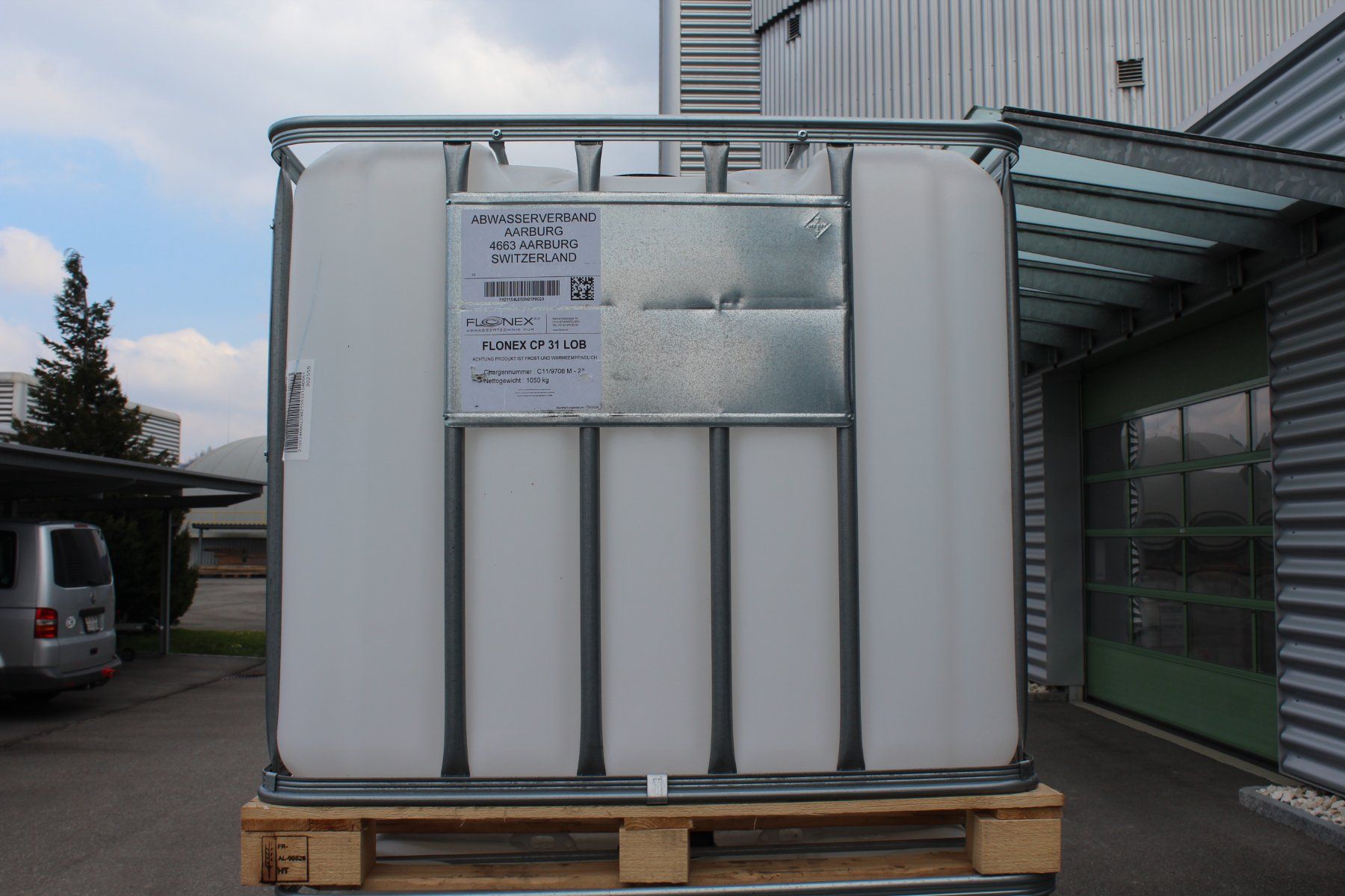 Abreuvoirs & Auges: IBC Container/Wassertank auf Holzpalette – D'occasion à Aarburg par Klarwasser01 1
