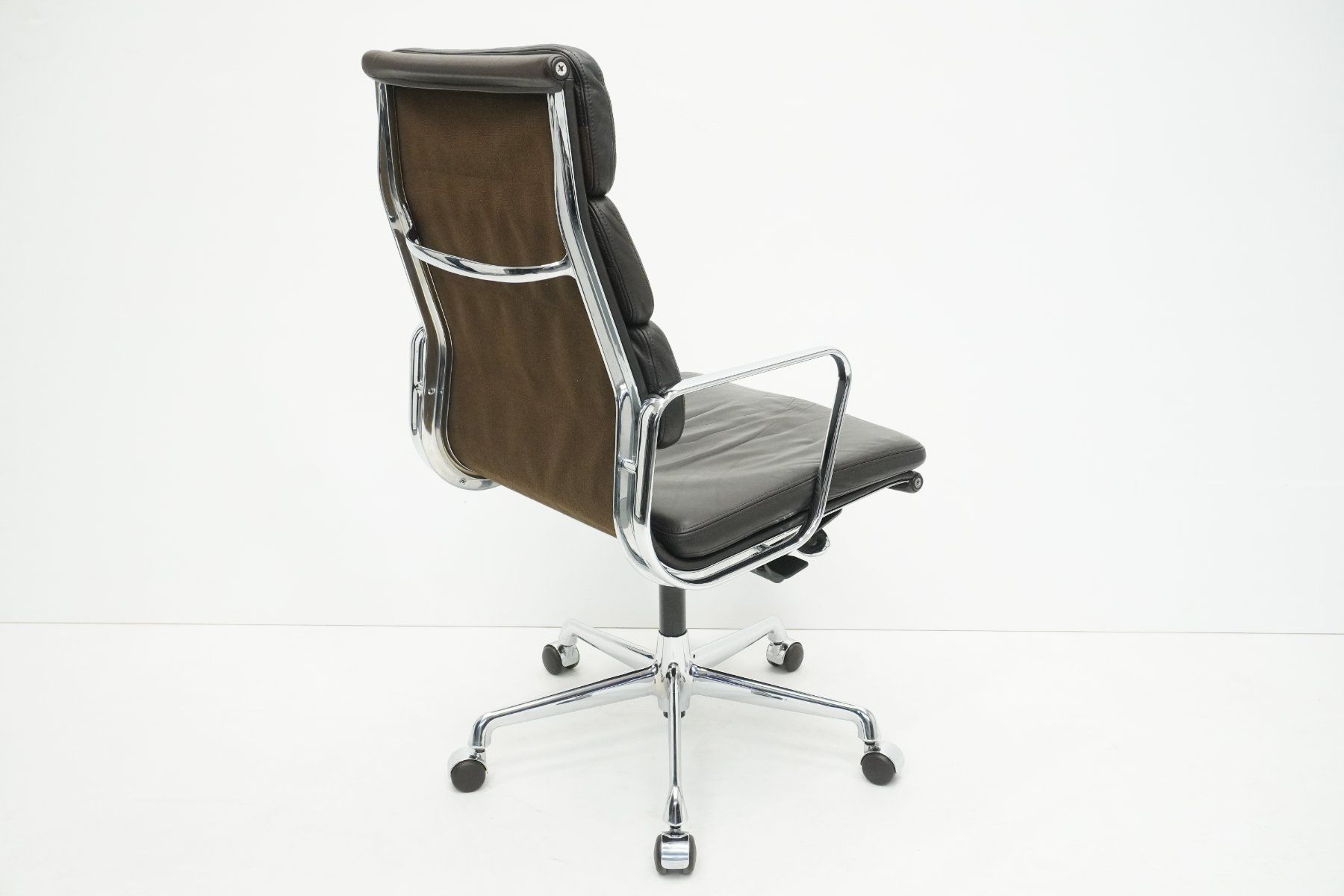 Vitra Sedie: Vitra Soft Pad EA219 Leder chocolate – Usato da Bad Zurzach venduto da QLASSIQ 4