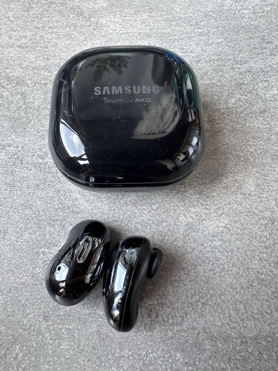 Samsung Kopfhörer: Samsung Galaxy Buds Live noirs – Gebraucht aus Le Lignon von fab_w9jj 2