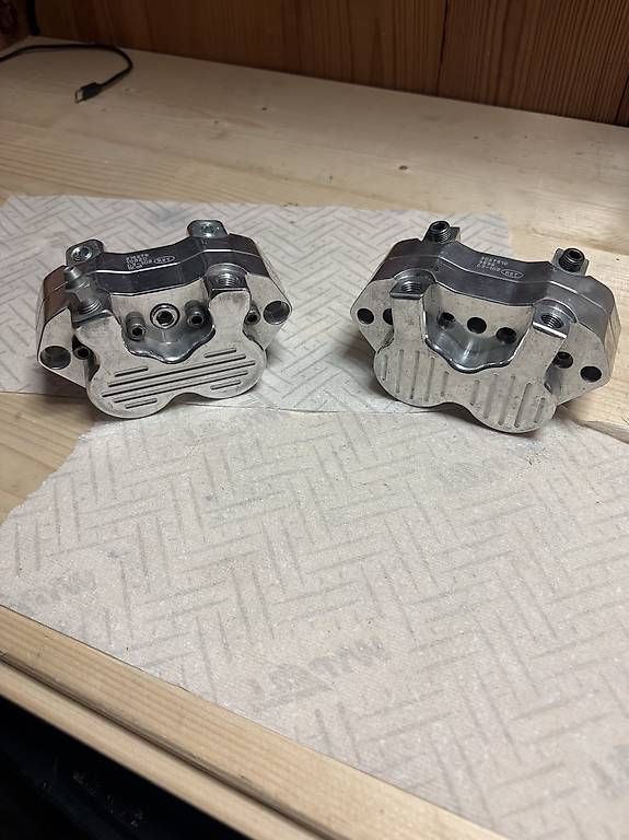 Alle Motorradersatzteile: Harley Davidson Bremssattel RST Stocker – Gebraucht aus Steg im Tösstal von rst_5hdw