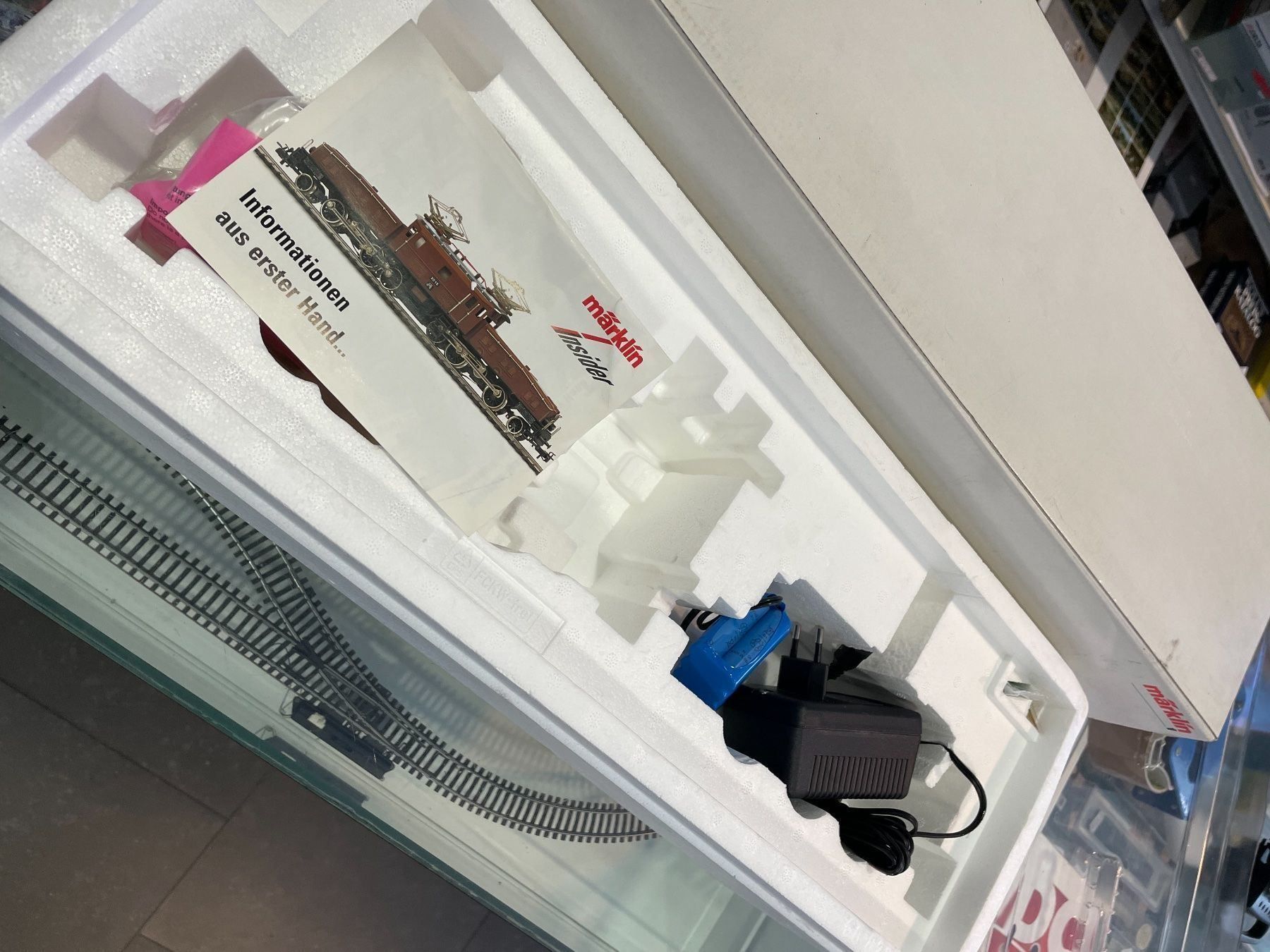 Märklin Modellini di ferrovie: Märklin 1 Schlepptenderlok mit camera – Nuovo (secondo la descrizione) da Chiasso venduto da Carrara-Modellismo 5