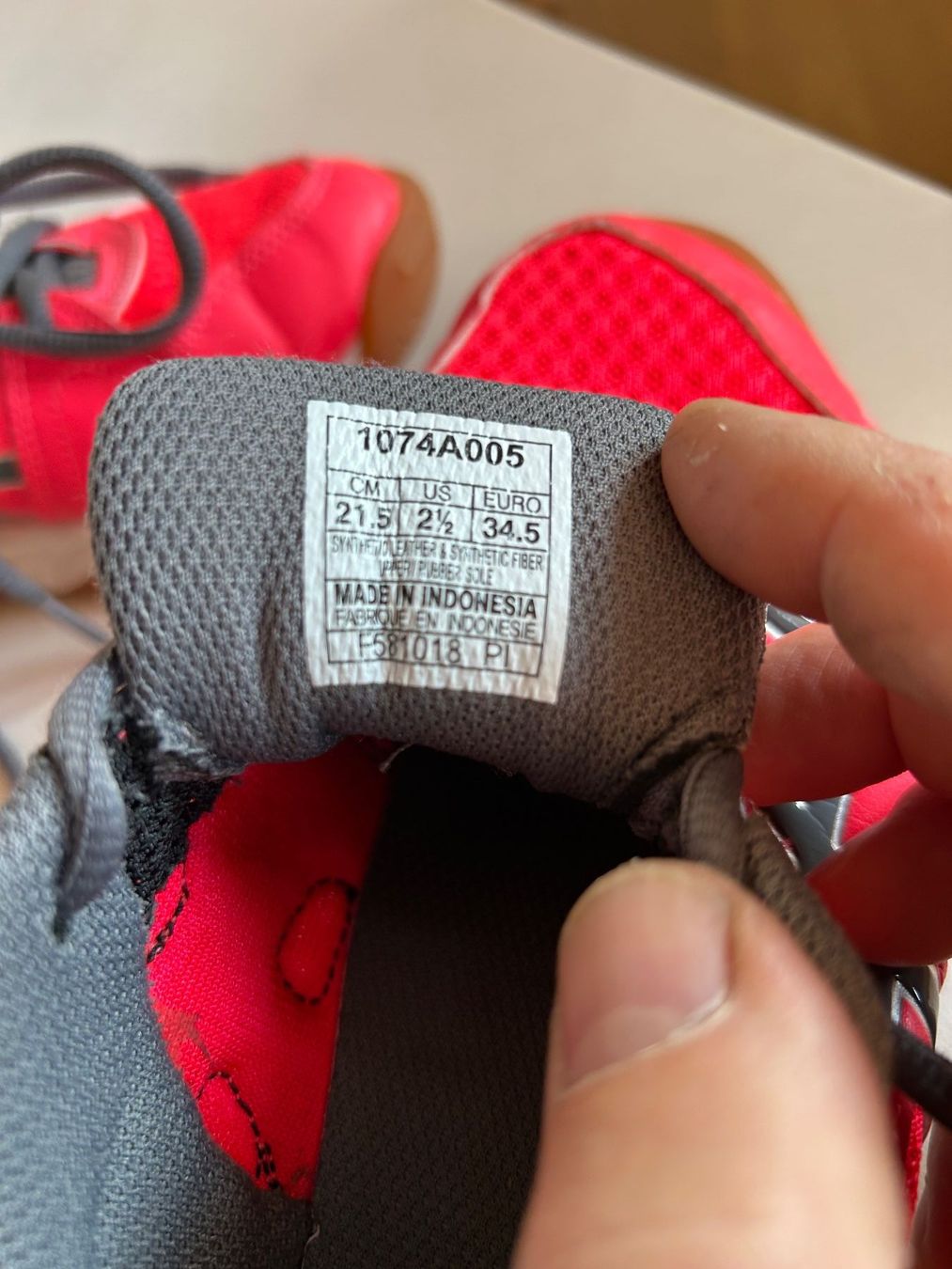 Asics Scarpe per ragazzi: Hallenturnschuhe Asics Gr. 34.5 – Usato da Zollbrück venduto da Oclv75 4