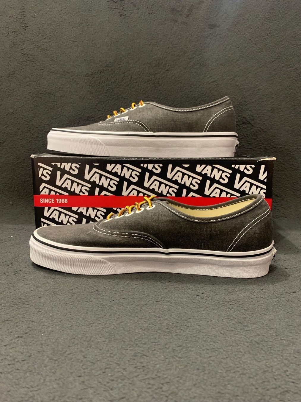 Vans Scarpe da uomo: Vans Authentic , Grösse EU 40.5 – Nuovo e nell'imballaggio originale da Zürich venduto da LIQUIDATOR.CP 1