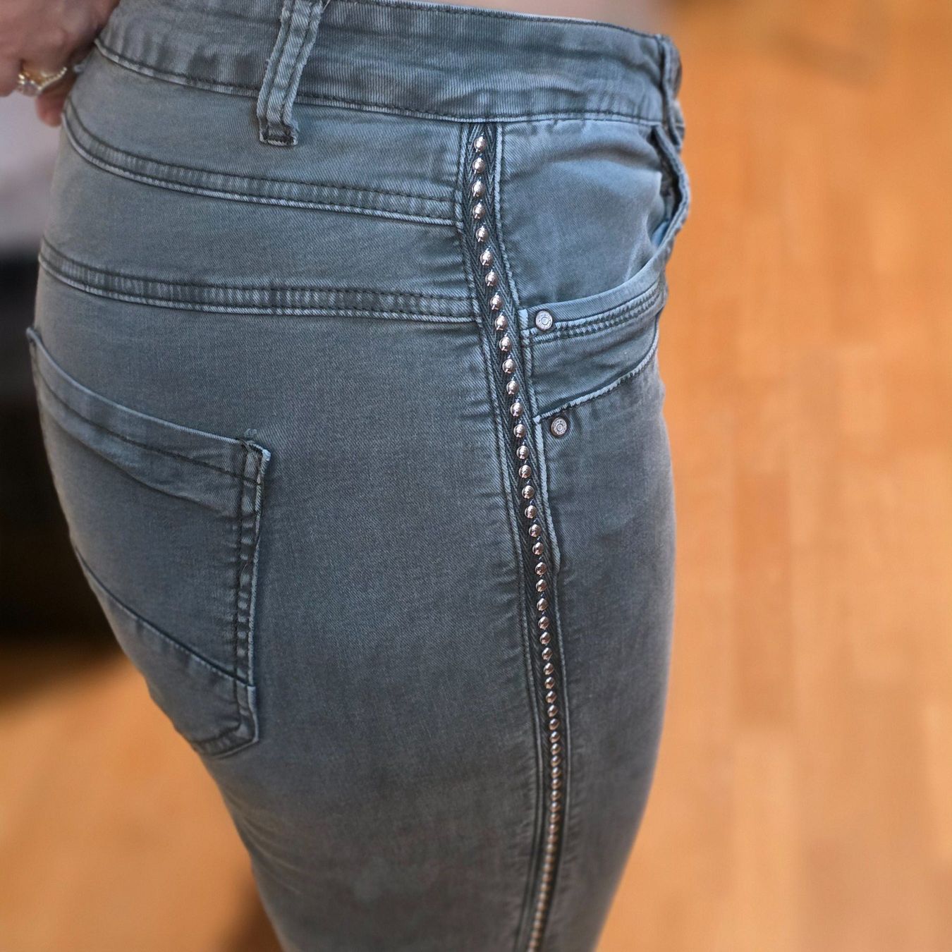 Jeans: Multiblu Jeans mit Nieten olive Gr. 38 – Usato da Wald ZH venduto da CapLux 2