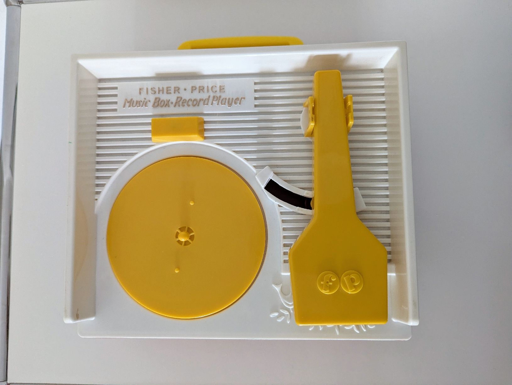 Fisher-Price Spielzeuge: Fisher Price music box record player  – Gebraucht aus Dübendorf von  1