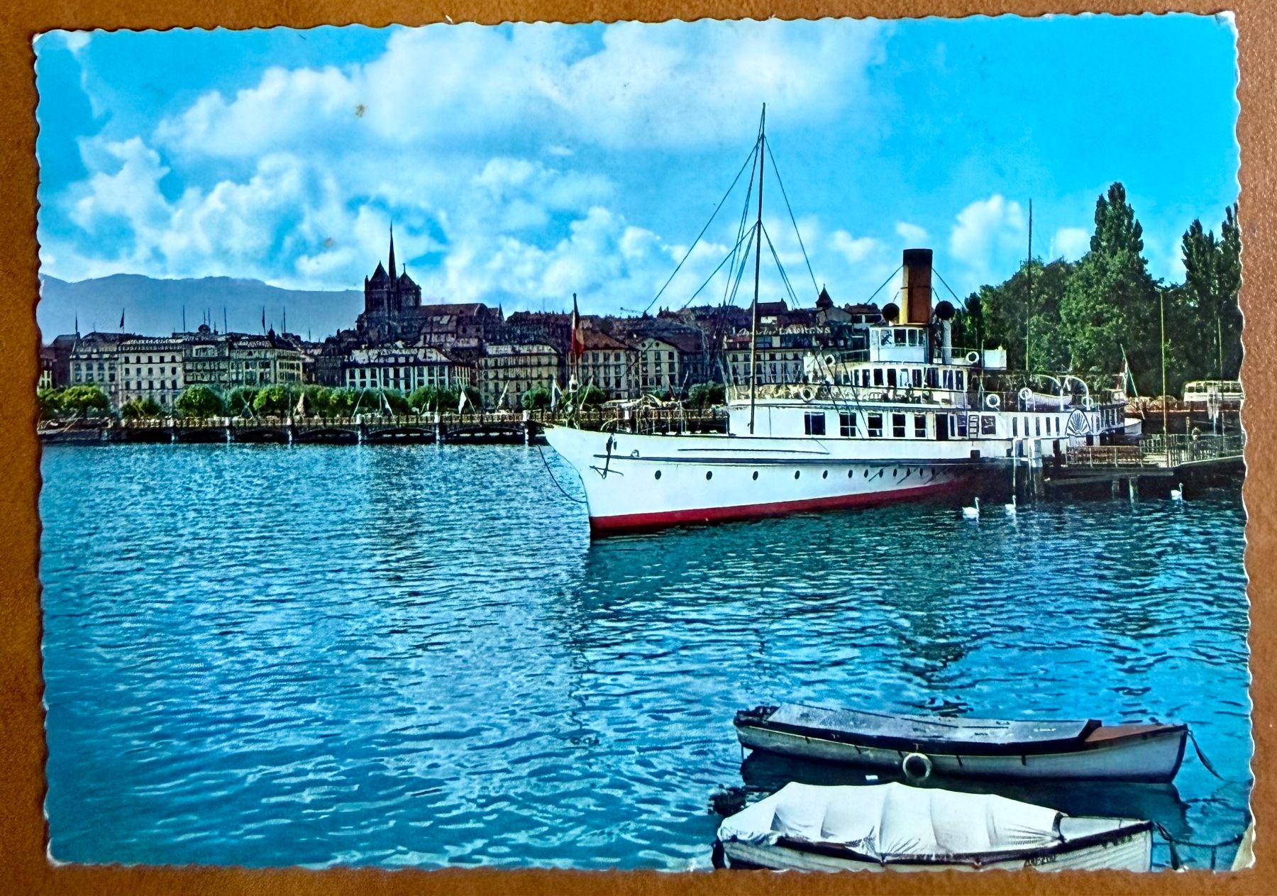 Cartoline postali: Genève - Bateau vapeur au débarcadère – Usato da Lutry venduto da Ediego