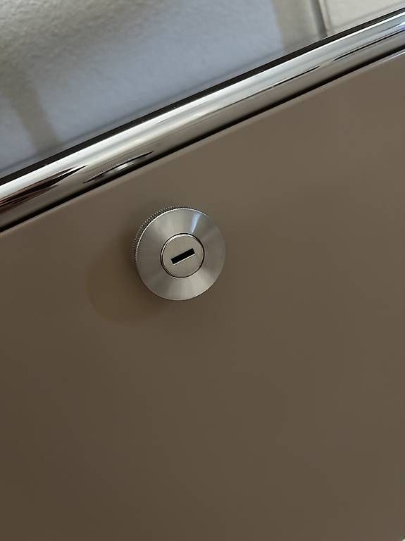 USM Cassettiere: Neuwertig USM Haller Beistelltisch Sidetable beige – Usato da Zürich venduto da car_9sdb 2