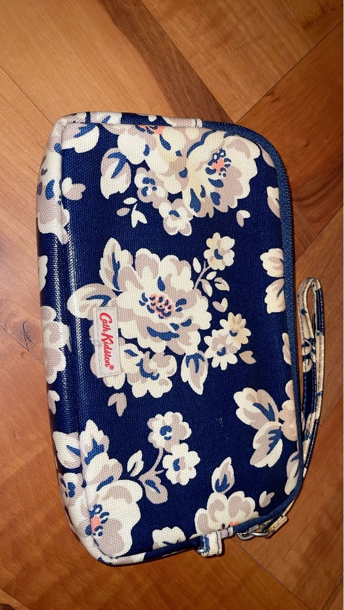 Borse da donna: Cath Kidston Handtasche / Clutch Blumenmuster blau – Nuovo (secondo la descrizione) da Schlieren venduto da Linardli