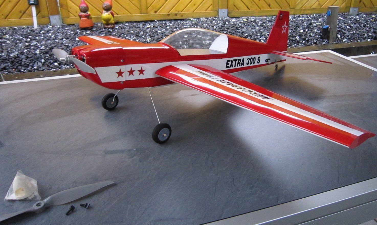RC Kits de montage: Extra 300 S (1/7.5) – D'occasion à Niederuzwil par Pmojzisek