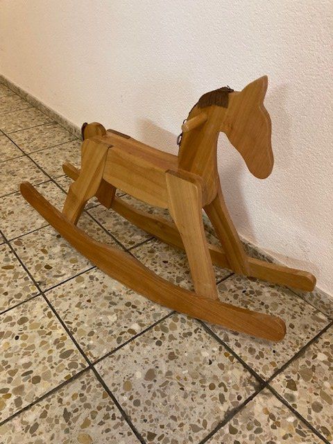 Spielzeuge: Schaukelpferd – Gebraucht aus Bülach von D07 2