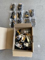 Eckverbinder schwarz Kunststoff mit vielen Schrauben