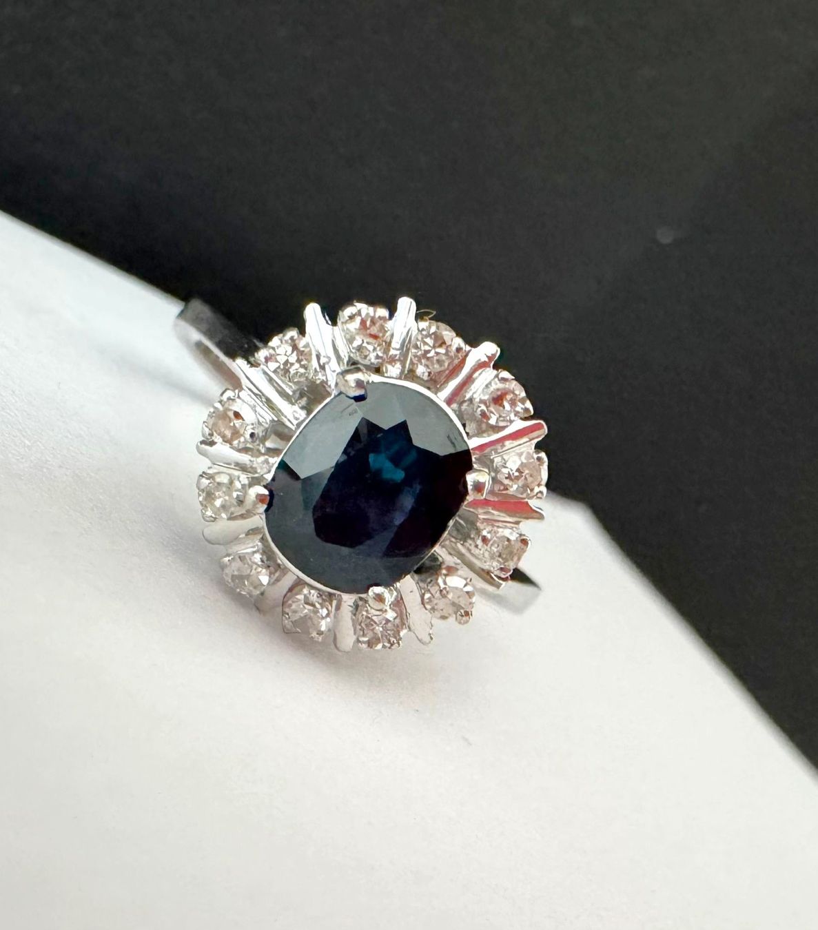 Anelli: Weissgold Ring 585 gestempelt mit Saphir & Diamanten – Usato da Ebikon venduto da repatrick 4