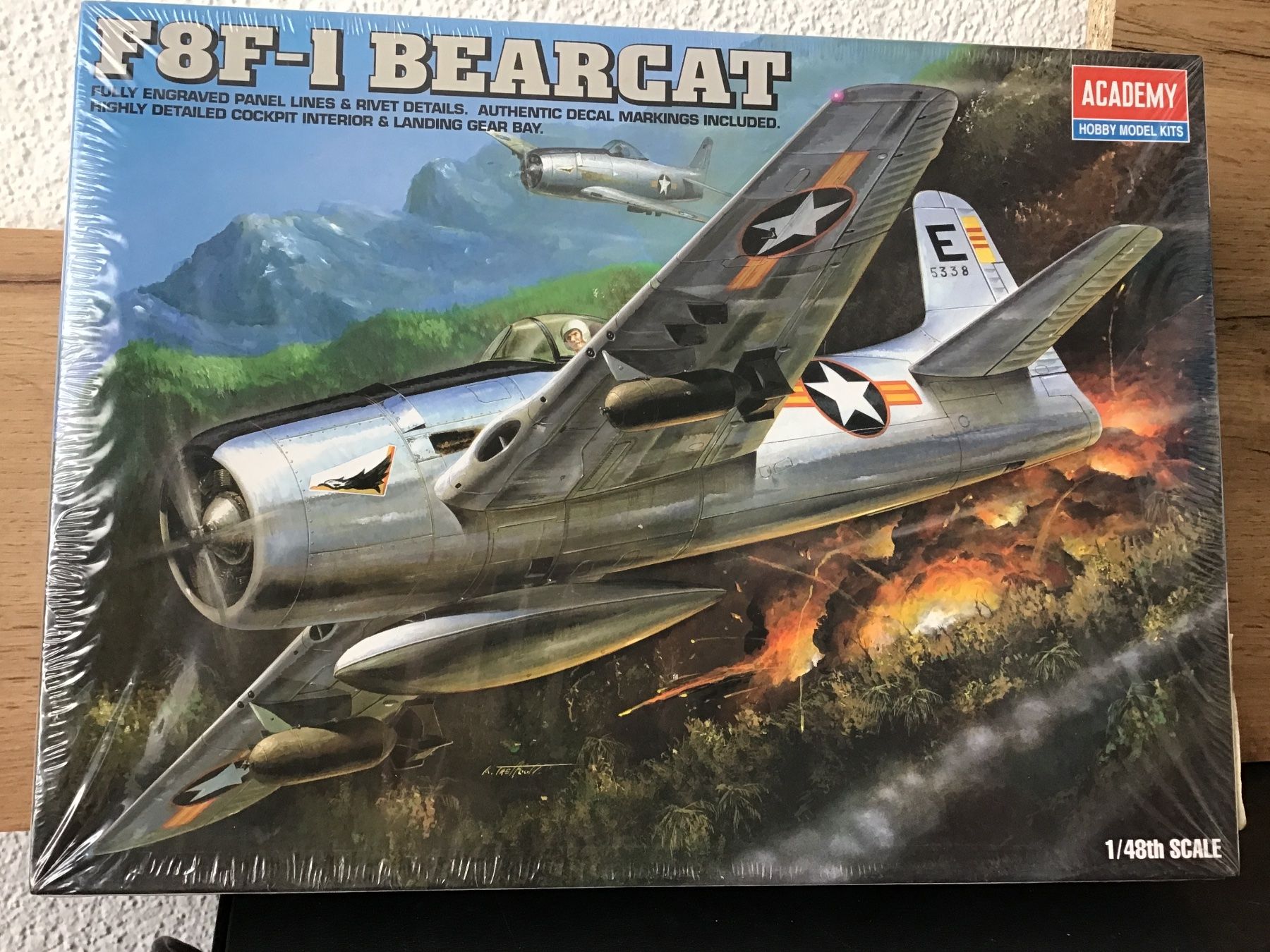 Kit di modellismo & Modellini statici: Academy F8F-1 Bearcat 1:48 – Nuovo e nell'imballaggio originale da Männedorf venduto da Modell-Spezialisten