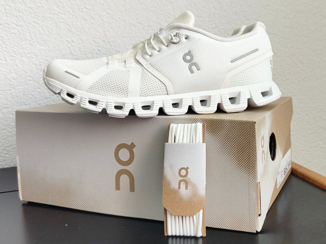 On Scarpe da donna: On Cloud 5 Damenschuhe "All white" Gr.40 NEW – Nuovo e nell'imballaggio originale da Worben venduto da oursonne80