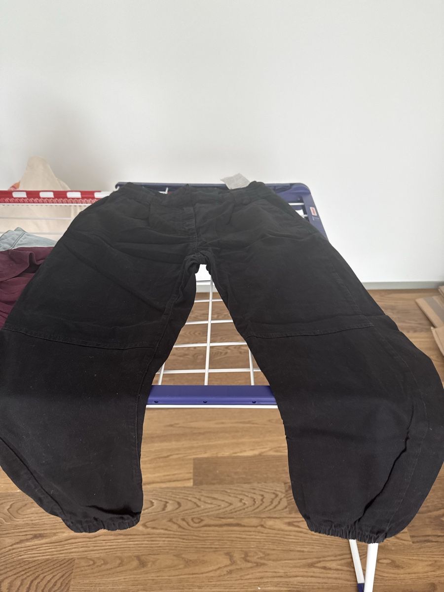 Bershka Pantaloni: Schwarze Bershka Hose Grösse 38 – Difettoso da Zürich venduto da bia_6kmj 1