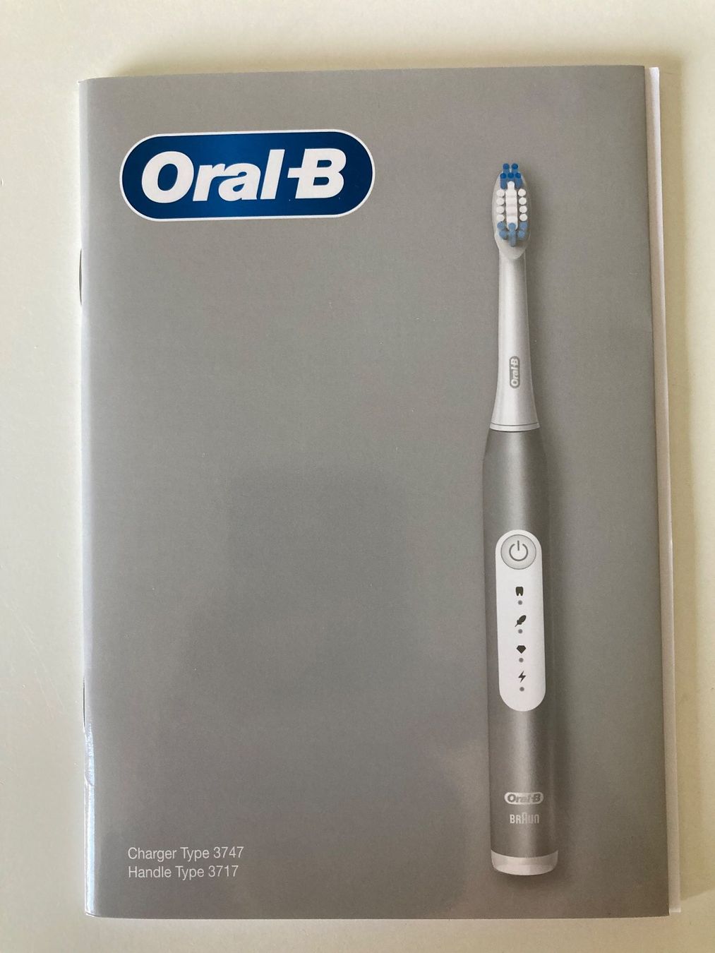 Oral B Soins dentaires: Oral B - Pulsonic Slim Luxe 4900 – D'occasion à Bern par Razfaz76 2