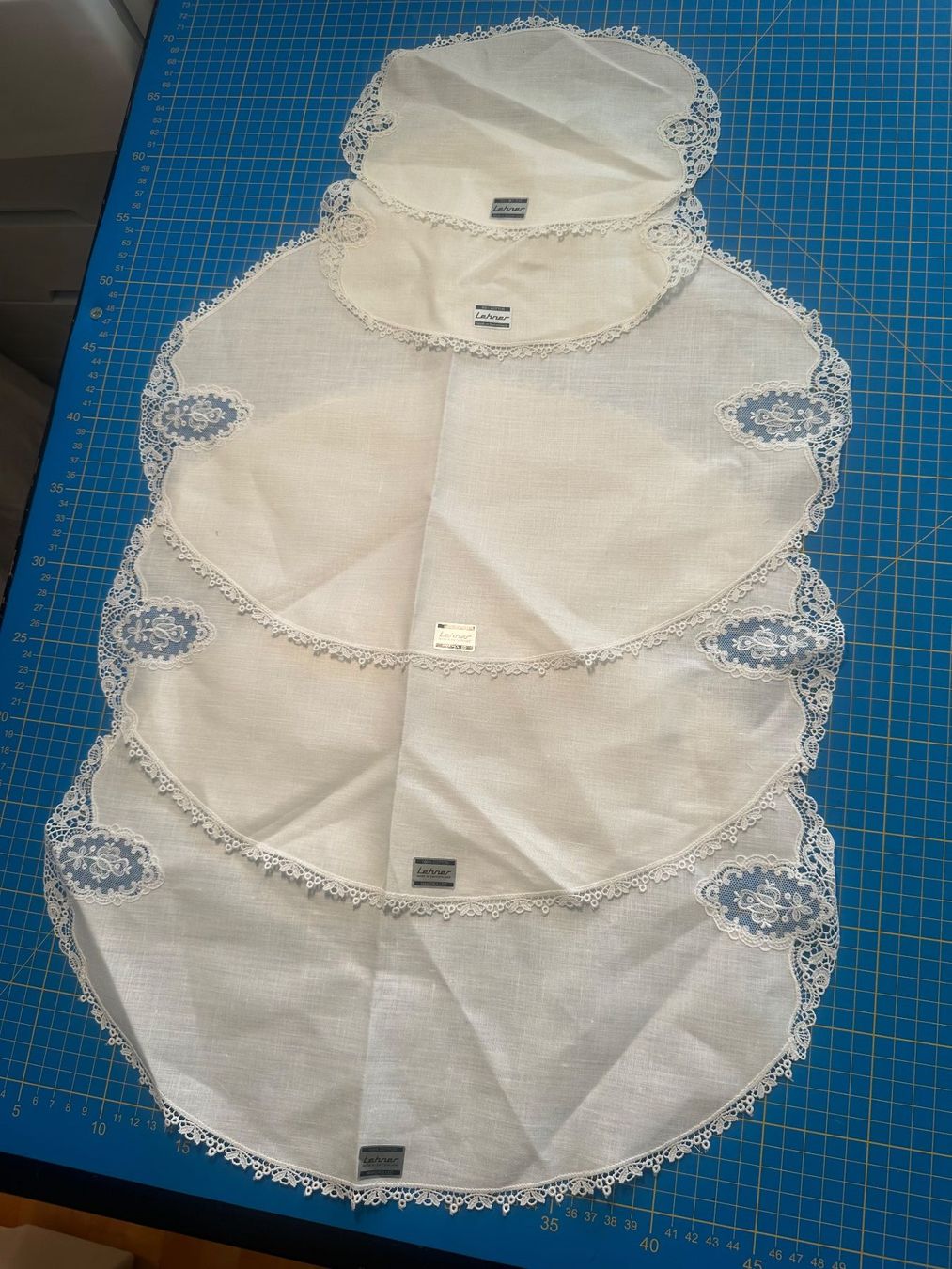 Alle Dekorationen: GESTICKT DECO SET – Gebraucht aus Bottighofen von M.O.L