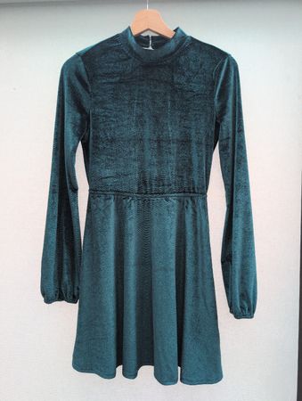 Rückenfreies grünes Samtkleid