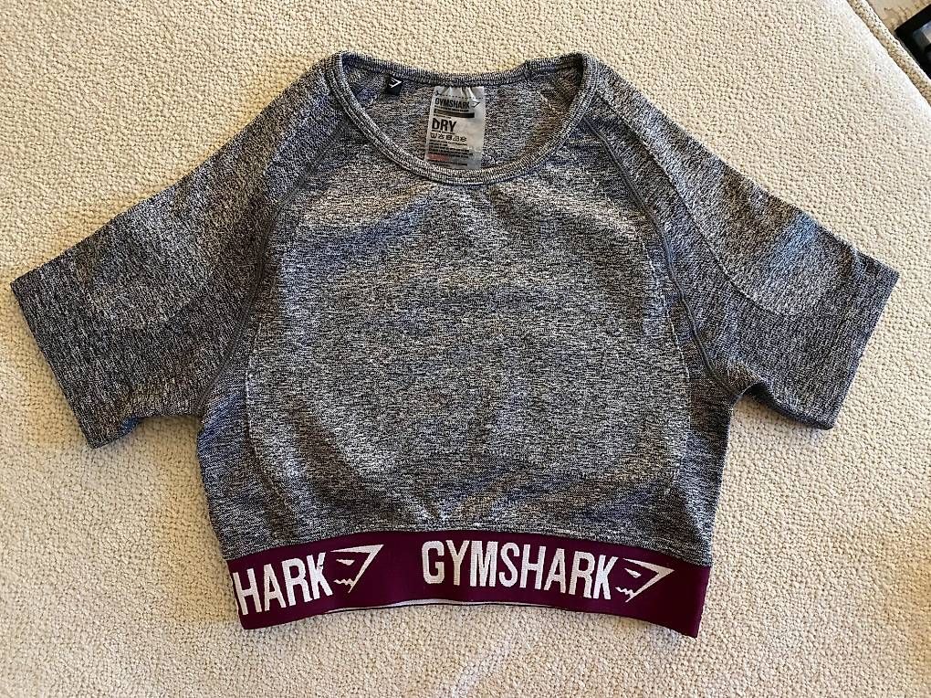 Gymshark Tops: Gymshark Top Zustand Gr. S – Gebraucht aus Winterthur von car_gn8b