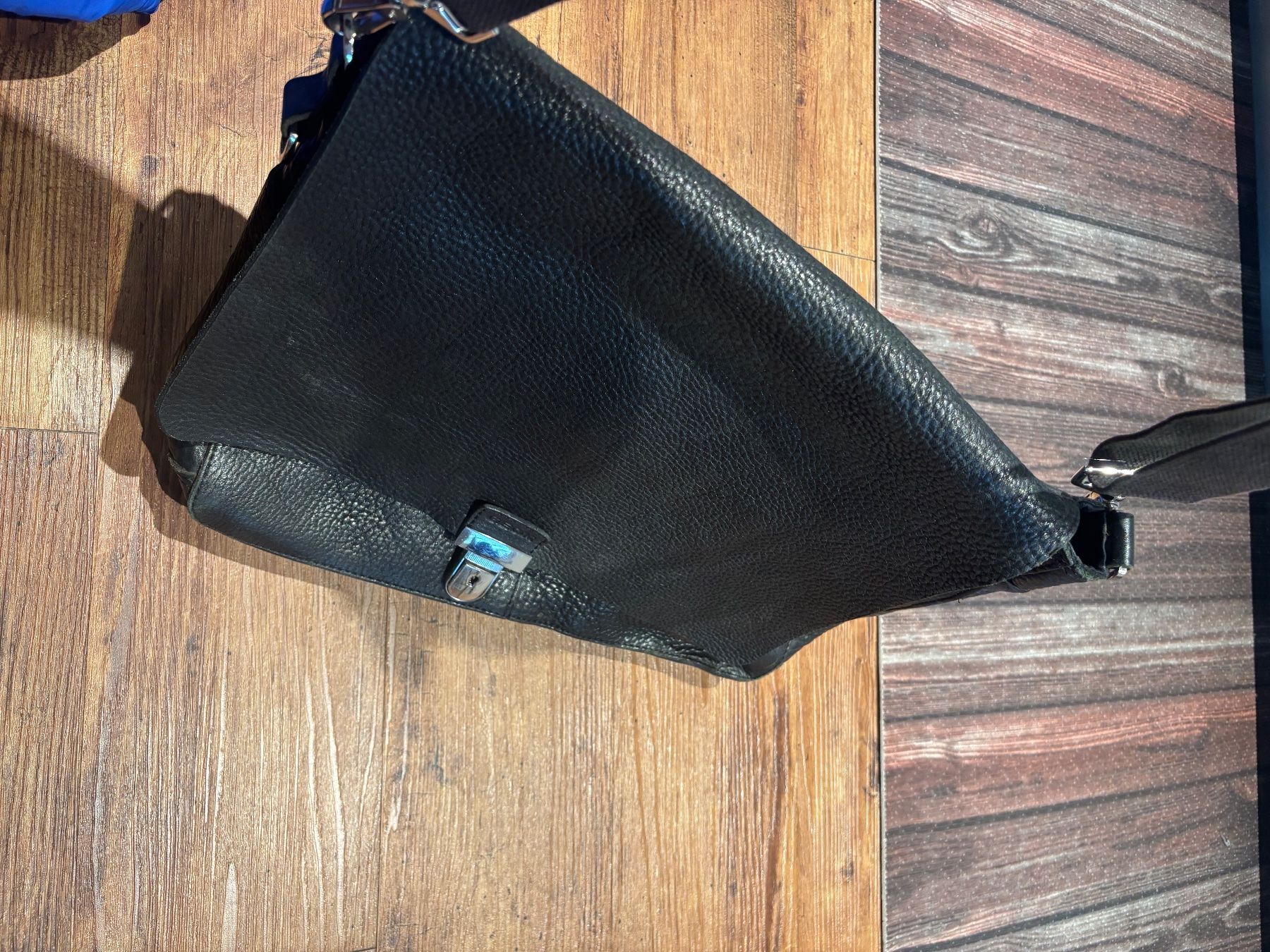 Geox Borse: Schwarze Laptop-Schultertasche aus echtem Leder – Usato da Seuzach venduto da Saui88 2