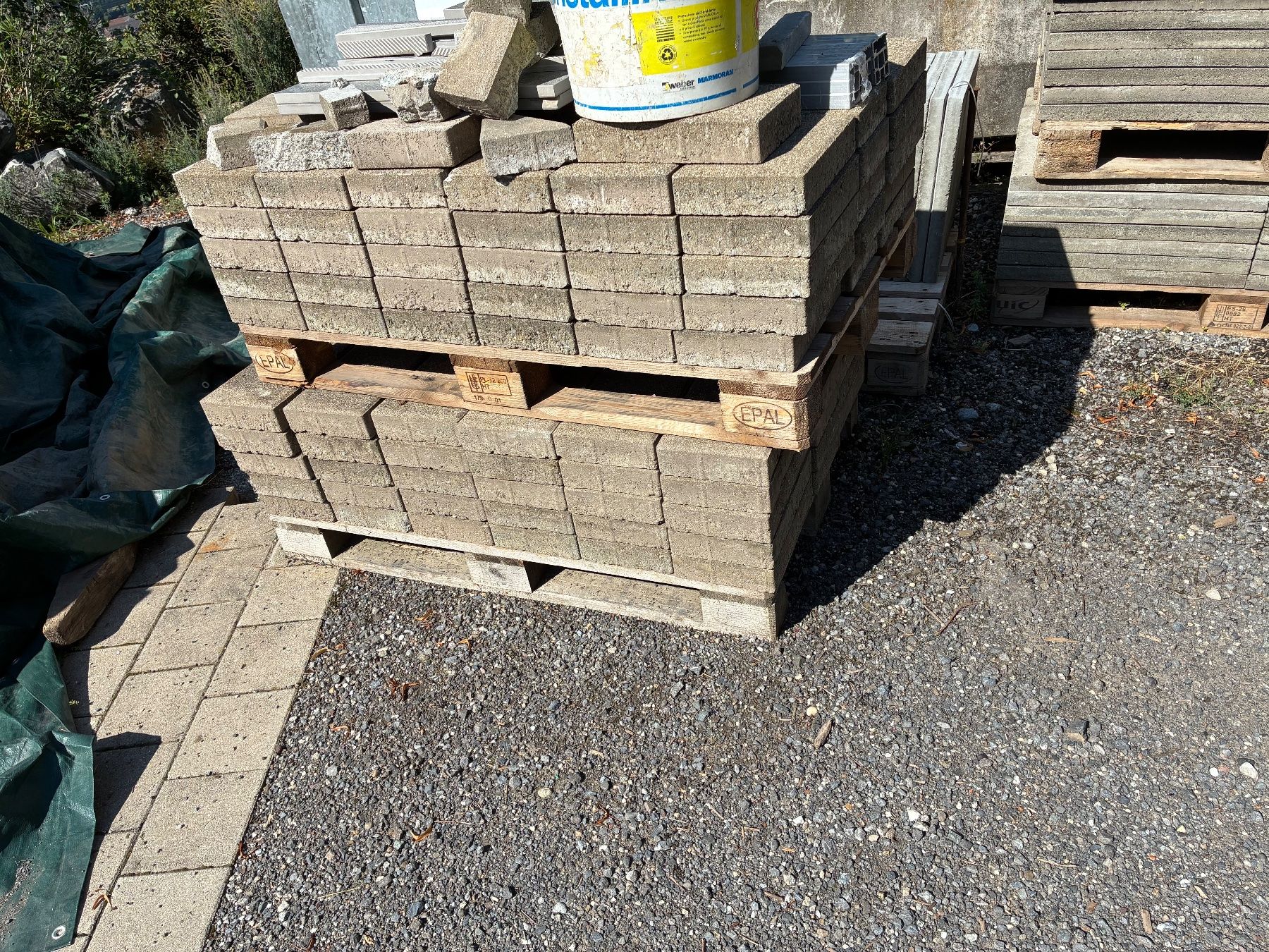 Rivestimenti per pavimenti: Betonplatten und Verbundsteine – Usato da Walenstadt venduto da LudwigderZweite
