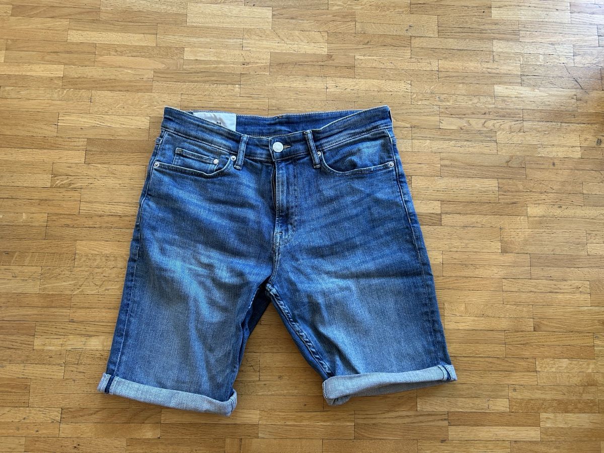 H&M Jeans: H&M, bermuda jeans, taille 32, – Usato da Lausanne venduto da lavirgule