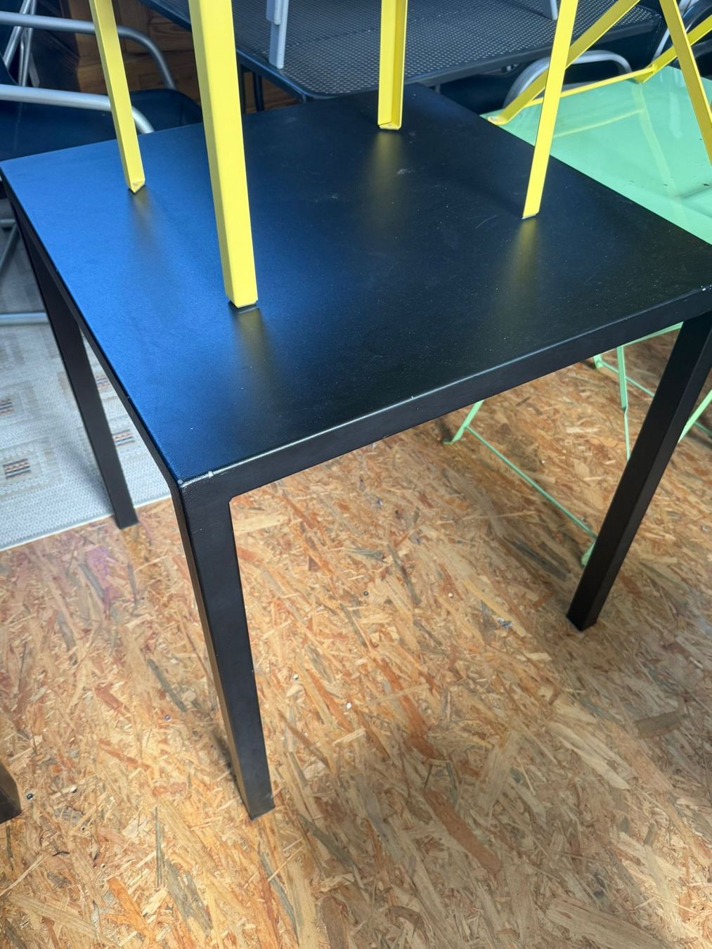 Tische: Metal-Tisch – Gebraucht aus Dietikon von arj_lrs8 2