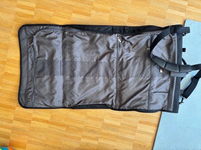 Tumi Valigie: Tumi Kleiderkoffer – Usato da Basel venduto da kimagreggs 1
