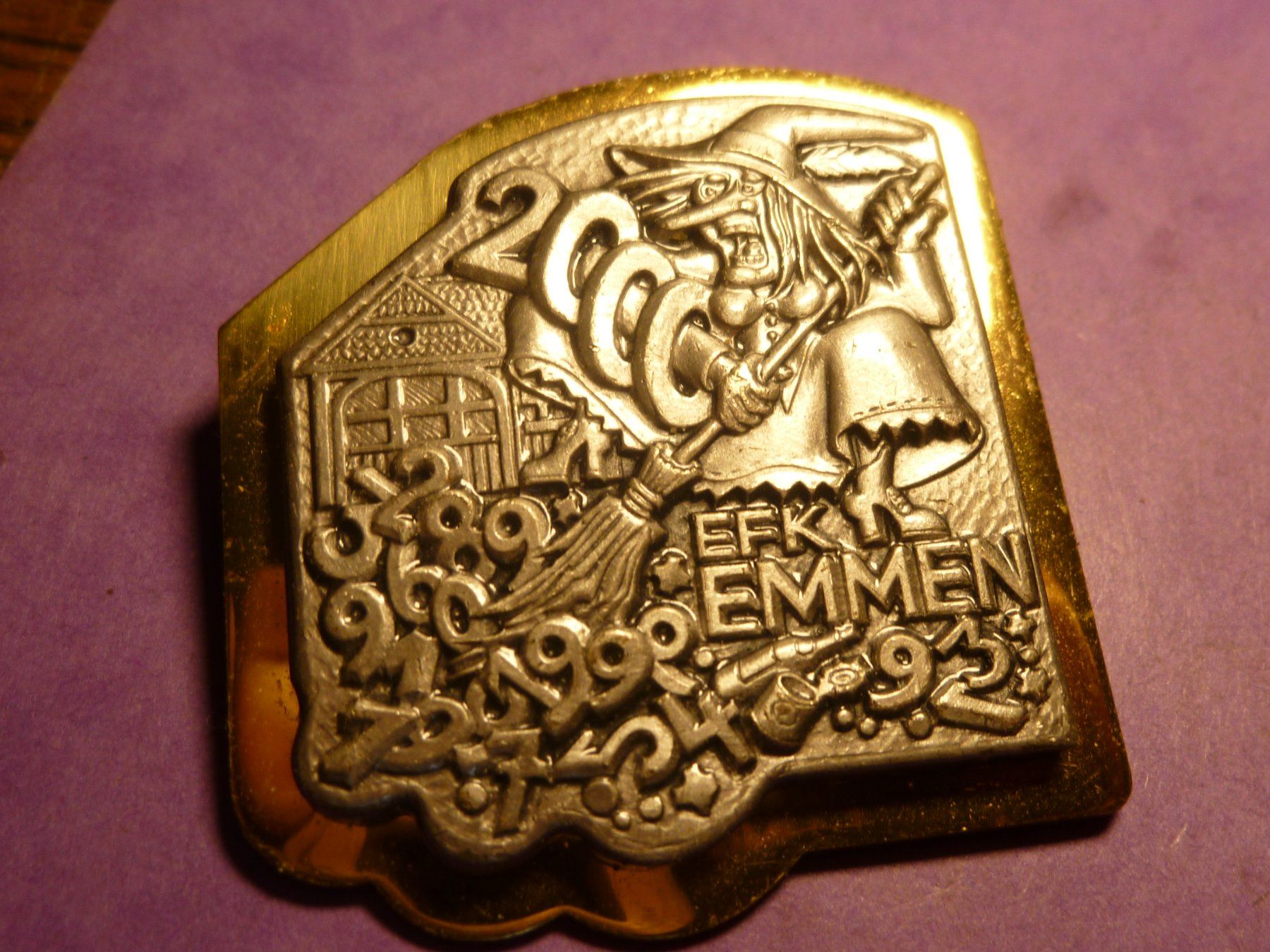 Placchette & Badge: EMMEN 2000 GOLD – Usato da Ried (Muotathal) venduto da Mandarin02