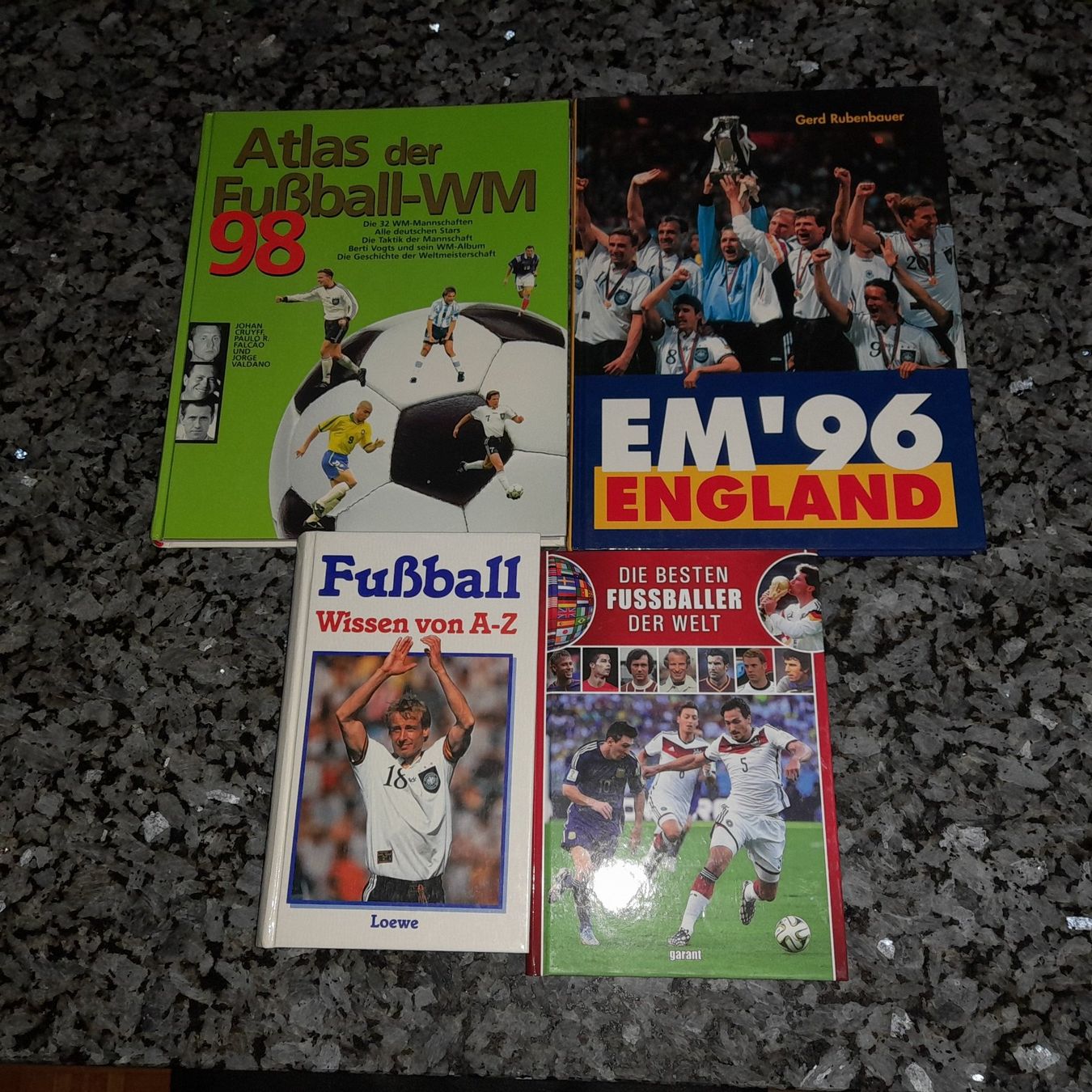 Libri: Diverse Fussball Bücher – Usato da Cham venduto da vento9
