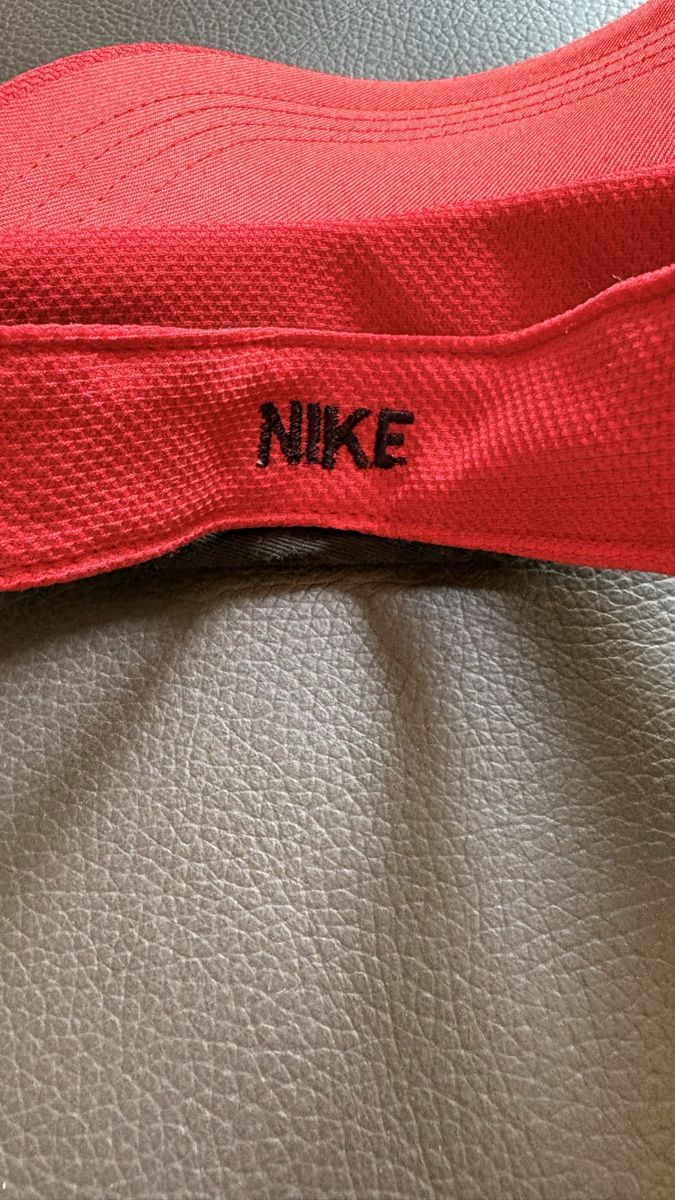 Nike Copricapi, berretti & cappellini: Nike Visor Kappe Rot Féria Caps gut erhalten – Usato da Basel venduto da ann_7w6q 3