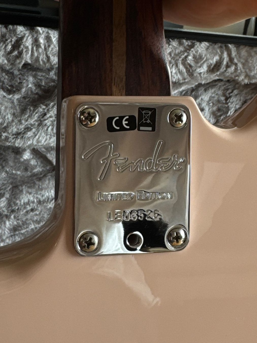 Fender Instruments de musique: Fender American Professional Jazzmaster Shell Pink LTD – Neuf (Voir description) à Origlio par sto_2pxf 4