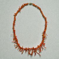 Superbe collier de corail rouge vintage. L. 50 cm