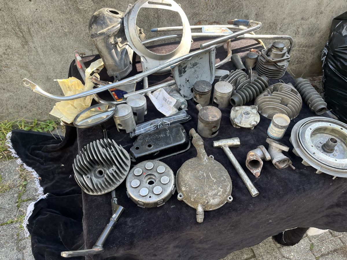 Vespa Tutti pezzi di ricambio per scooter: Lot Vespa Teile – Usato da Thun venduto da Cpia 7